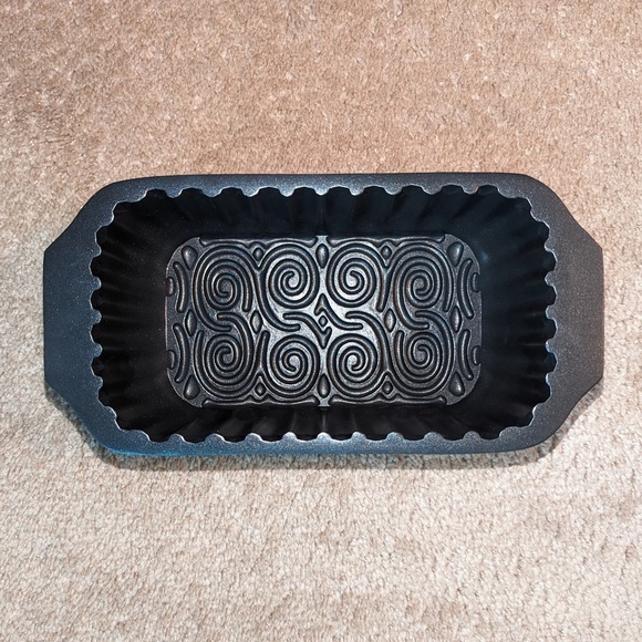 Technique Scroll Design Loaf Pan - Picture 7 of 7